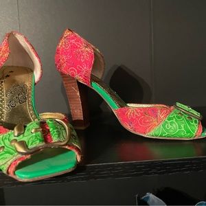 Multi colored, embroidered heels with buckle